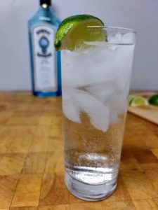gin and soda with a lime