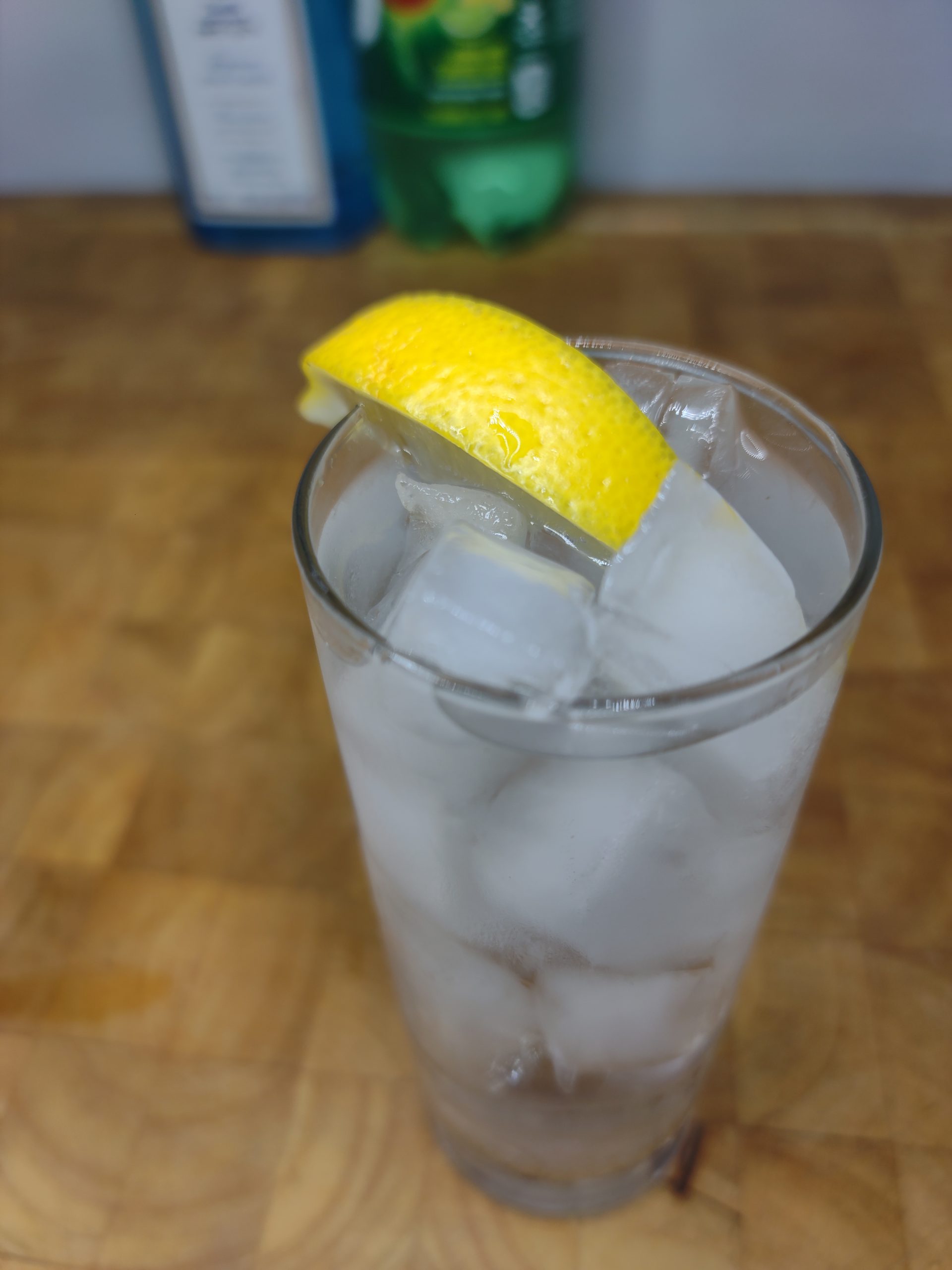 closeup of gin and 7up